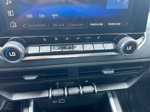 Used 2025 Chevrolet Colorado LT AWD/4WD image 15