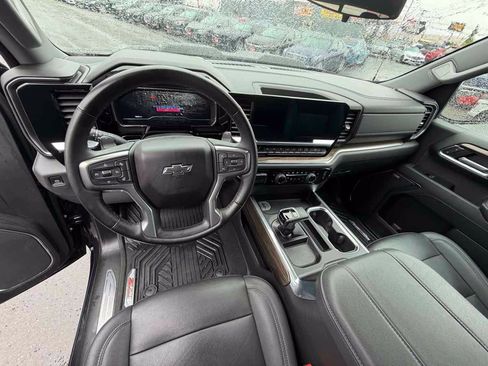 Used 2023 Chevrolet Silverado 1500 LT Trail Boss w/ LT Trail Boss Premium Package AWD/4WD image 6