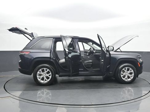 Used 2023 Jeep Grand Cherokee Limited AWD/4WD image 36