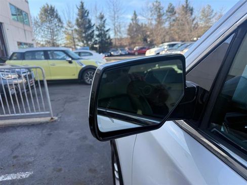 Used 2019 Chevrolet Suburban LT image 26