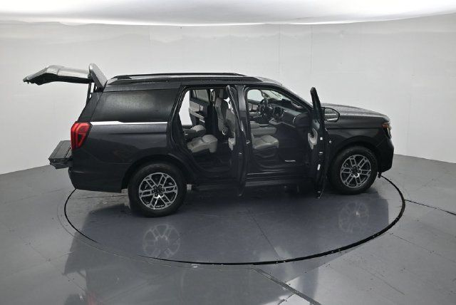Certified 2025 Ford Expedition Active AWD/4WD image 51