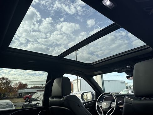 Used 2023 Cadillac Escalade Premium Luxury image 16