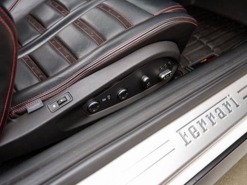 Used 2014 Ferrari FF image 39