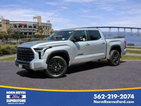 Used 2025 Toyota Tundra Limited AWD/4WD image 1