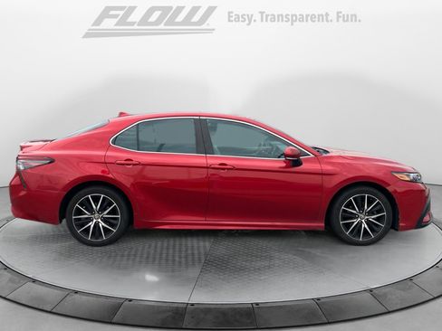 Used 2021 Toyota Camry SE FWD image 9
