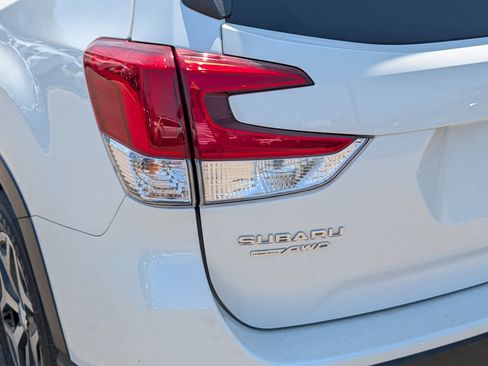 Used 2022 Subaru Forester Premium AWD/4WD image 17