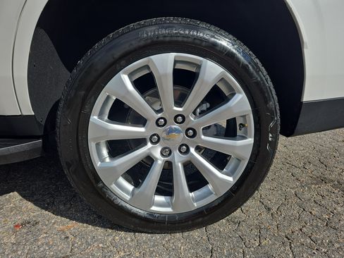 Used 2025 Chevrolet Tahoe Premier AWD/4WD image 35