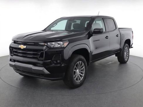 Used 2024 Chevrolet Colorado LT w/ LT Convenience Package II RWD image 3