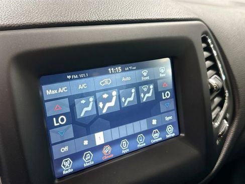 Used 2019 Jeep Compass Latitude image 17