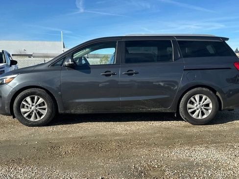 Used 2017 Kia Sedona LX w/ LX Essentials Premium Package image 6
