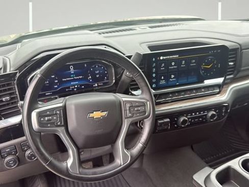 Used 2025 Chevrolet Silverado 1500 LT AWD/4WD image 19