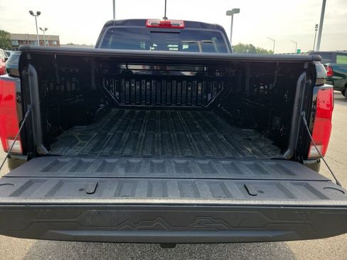 Used 2024 Chevrolet Colorado Z71 w/ Z71 Convenience Package 2 AWD/4WD image 8