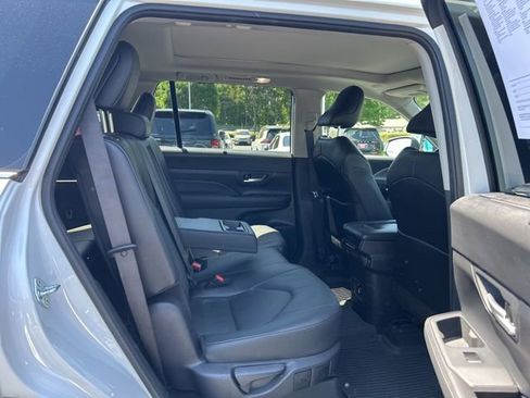 Used 2024 Toyota Grand Highlander AWD image 21