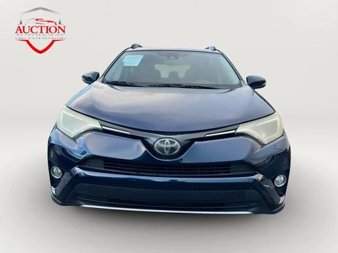 Used 2018 Toyota RAV4 XLE FWD image 2