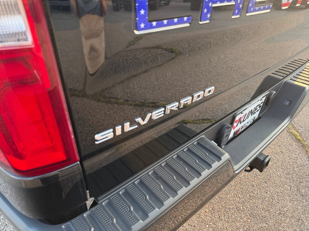 Used 2024 Chevrolet Silverado 1500 RST w/ Z71 Off-Road Package AWD/4WD image 36