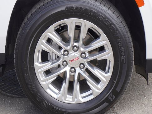 Used 2023 GMC Yukon SLT w/ SLT Luxury Package AWD/4WD image 5
