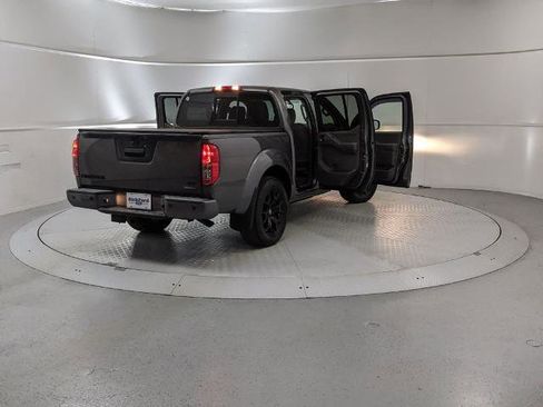 Used 2021 Nissan Frontier SV w/ Midnight Edition Floor Mats image 9