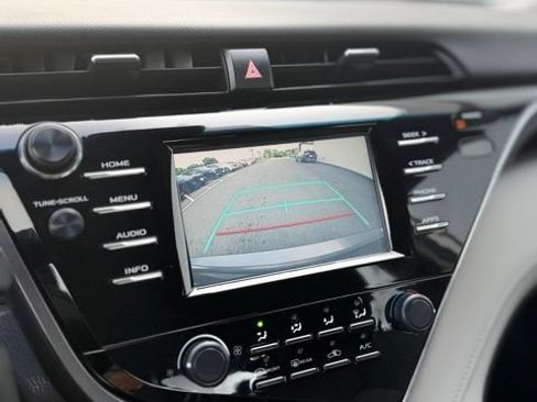 Used 2018 Toyota Camry LE FWD image 10