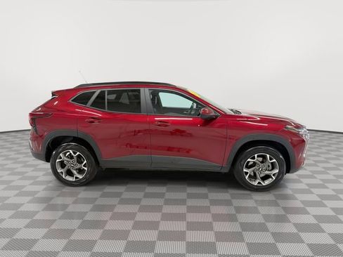 Certified 2025 Chevrolet Trax LT w/ LT Convenience Package FWD image 12
