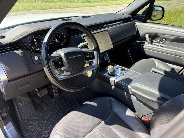 Used 2023 Land Rover Range Rover Long Wheelbase SE AWD/4WD image 16