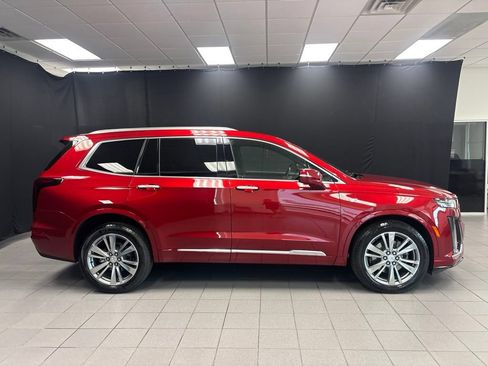 Used 2025 Cadillac XT6 Premium Luxury AWD/4WD image 2
