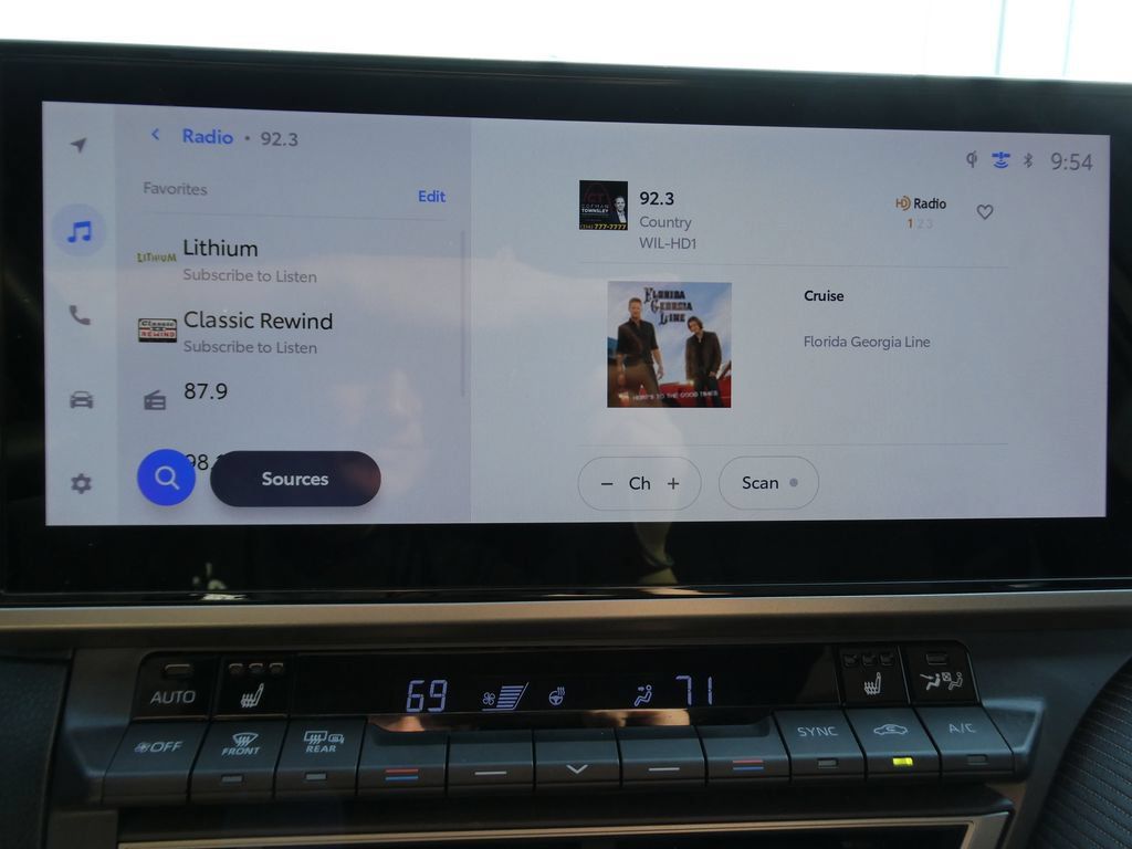 Used 2026 Toyota Camry SE w/ Multimedia Upgrade Package FWD image 34