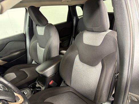 Used 2018 Jeep Cherokee Latitude image 12