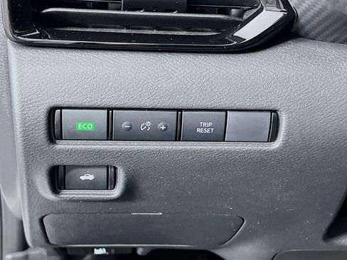 Used 2025 Nissan Sentra SV FWD image 10