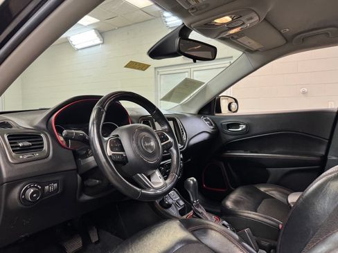 Used 2018 Jeep Compass Trailhawk w/ Cold Weather Group AWD/4WD image 15