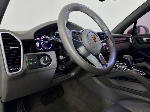 Used 2022 Porsche Cayenne image 21