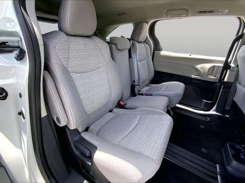 Used 2023 Toyota Sienna LE FWD image 19