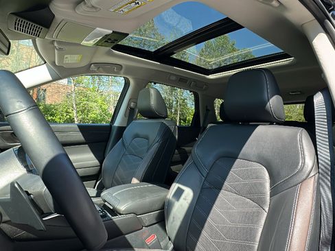Certified 2024 Nissan Pathfinder Platinum w/ Cargo Package AWD/4WD image 11