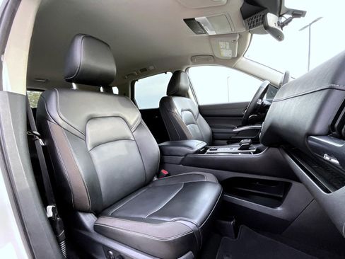 Used 2024 Nissan Pathfinder SL image 16