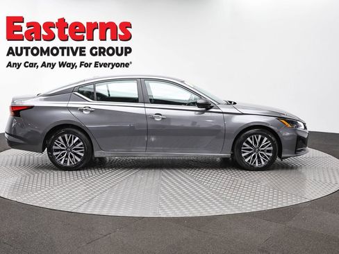 Used 2025 Nissan Altima 2.5 SV image 4