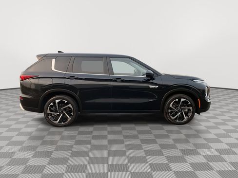 Used 2023 Mitsubishi Outlander SE image 8