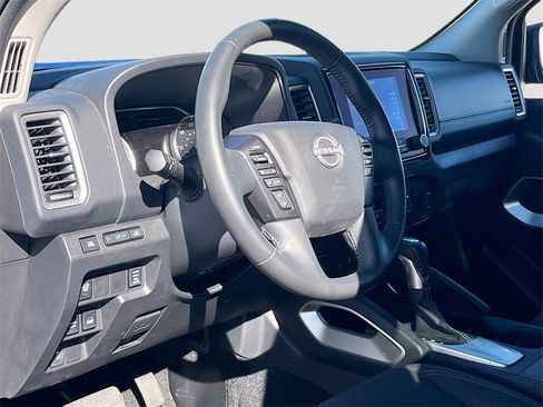 Used 2024 Nissan Frontier SV w/ SV Convenience Package image 9