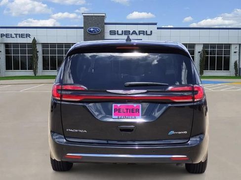 Used 2022 Chrysler Pacifica Limited FWD image 5