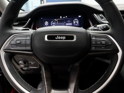 Used 2024 Jeep Grand Cherokee Limited w/ Luxury Tech Group II image 31