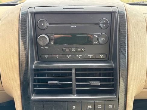 Used 2006 Ford Explorer XLT AWD/4WD image 30