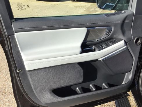 Certified 2025 Ford Expedition Max Platinum image 15