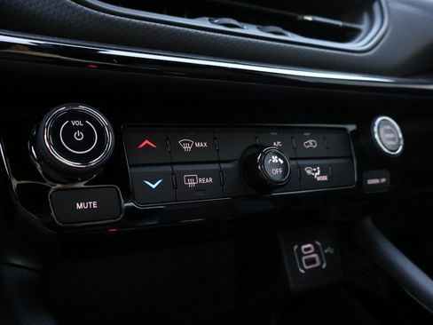 New 2026 Jeep Compass Latitude AWD/4WD image 36