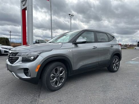 Used 2024 Kia Seltos LX image 3