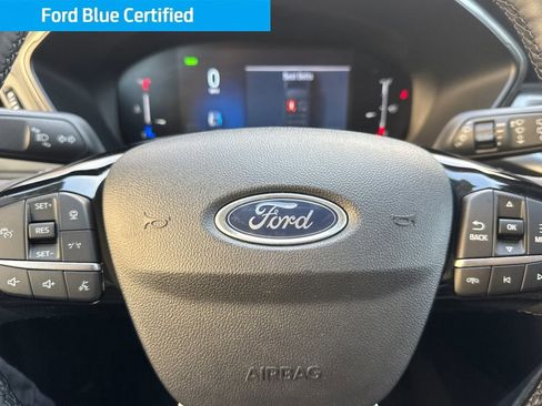 Certified 2025 Ford Escape Base image 25