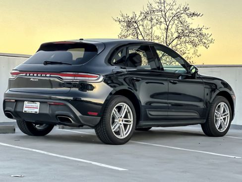 Used 2022 Porsche Macan w/ Premium Package image 8