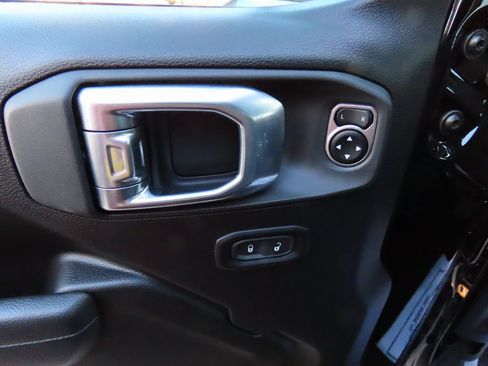 Used 2025 Jeep Gladiator Sport image 22