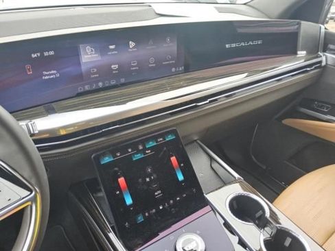 Used 2025 Cadillac Escalade Premium Luxury RWD image 5