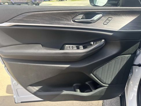 New 2026 Jeep Grand Cherokee Limited AWD/4WD image 18