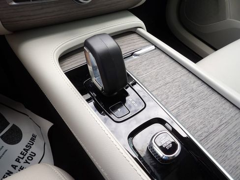 Certified 2024 Volvo XC90 B6 Plus w/ Protection Package Premier image 24