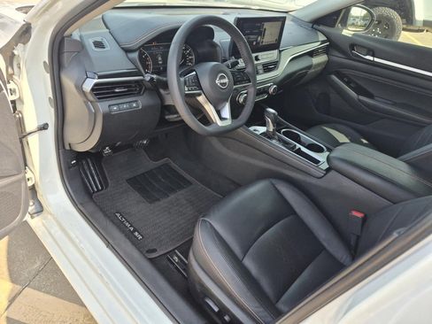 Used 2023 Nissan Altima 2.5 SR w/ SR Premium Package FWD image 11
