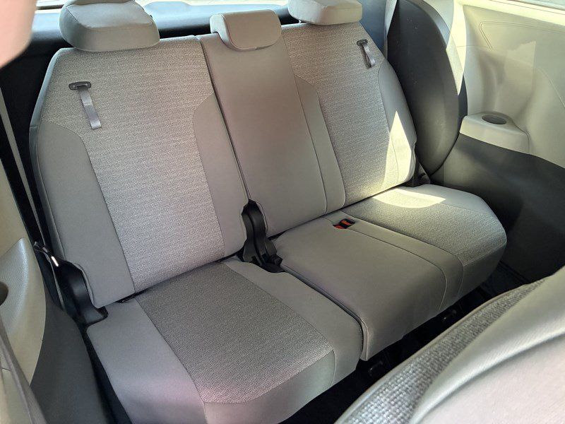 Used 2023 Toyota Sienna LE AWD/4WD image 20